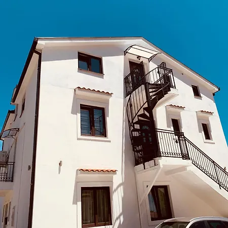 Apartments Gudelj Kamenari Exterior photo